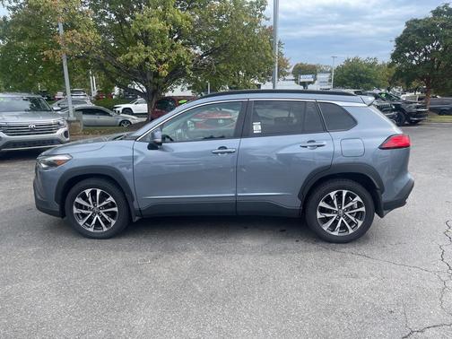 2023 Toyota Corolla Cross XLE
