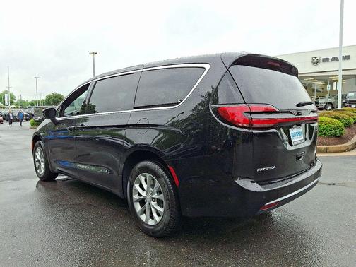 Diamond Black Crystal Pearlcoat 2027 Chrysler Pacifica L