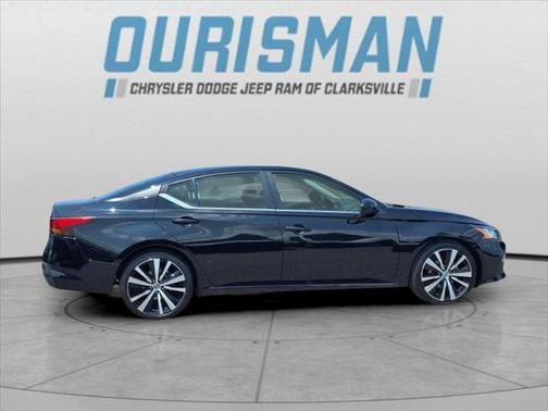 2022 Nissan Altima SR FWD