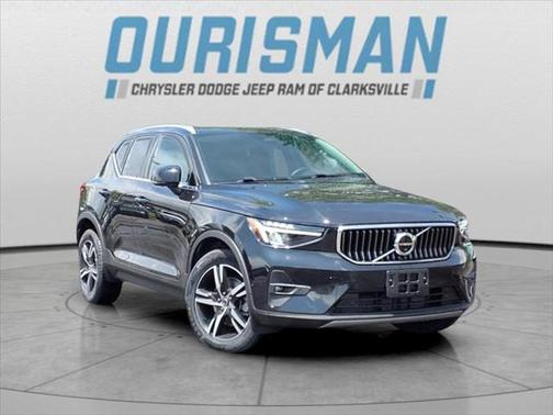 2023 Volvo XC40 B5 Plus Bright Theme