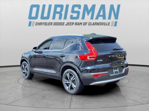 2023 Volvo XC40 B5 Plus Bright Theme