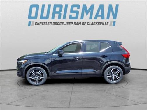 2023 Volvo XC40 B5 Plus Bright Theme