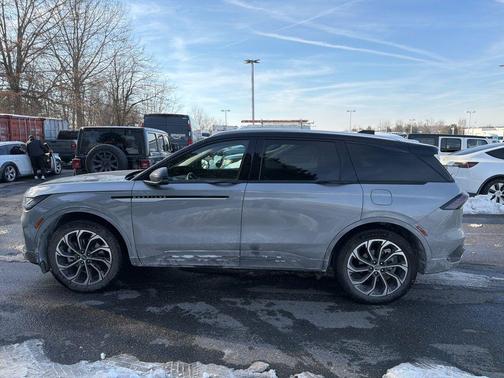 2025 Lincoln Nautilus Reserve