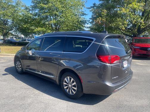 2020 Chrysler Pacifica Touring-L Plus