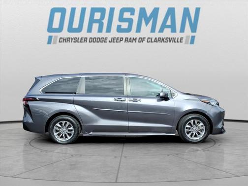 2023 Toyota Sienna LE