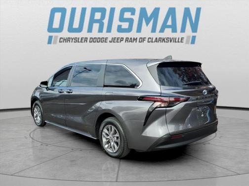 2023 Toyota Sienna LE