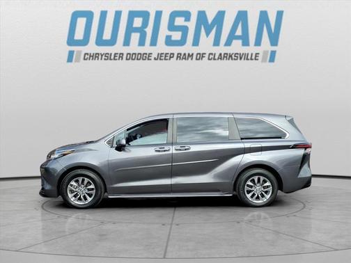 2023 Toyota Sienna LE