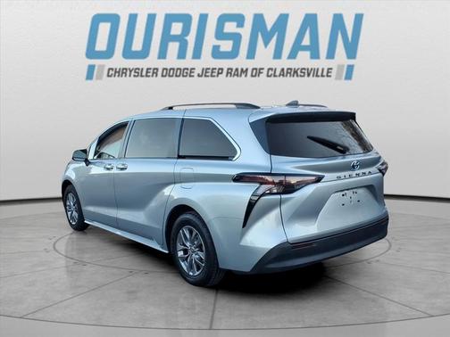 2023 Toyota Sienna XLE