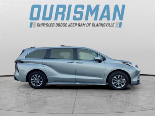 2023 Toyota Sienna XLE