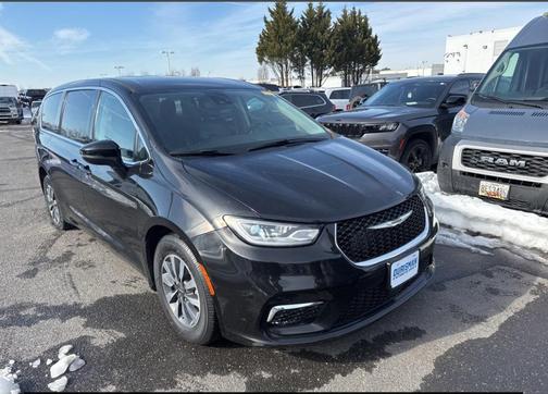 2023 Chrysler Pacifica Hybrid Touring L