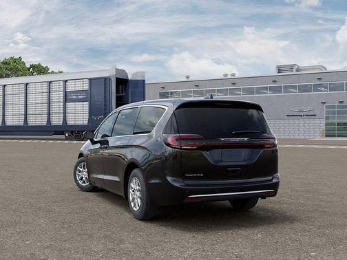 Diamond Black Crystal Pearlcoat 2027 Chrysler Pacifica L