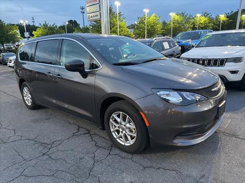 2023 Chrysler Voyager LX