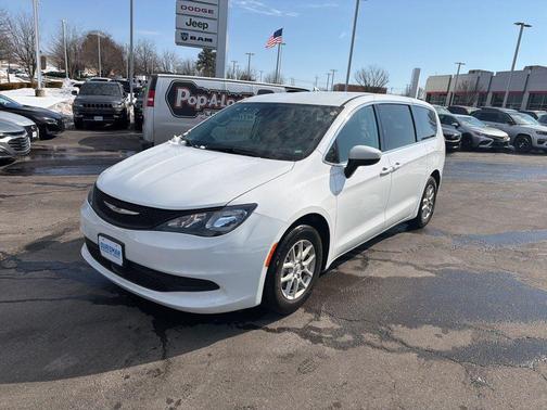 2023 Chrysler Voyager LX