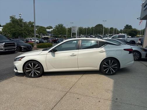 2022 Nissan Altima SR FWD