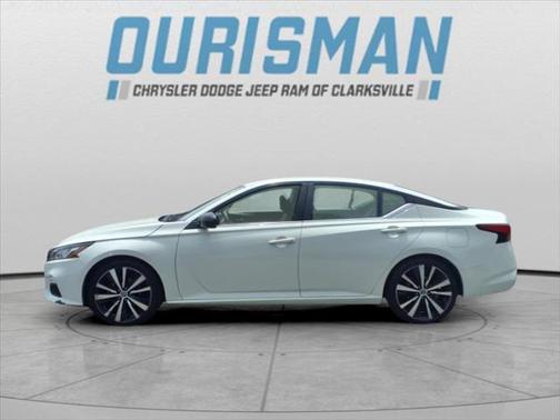2022 Nissan Altima SR FWD