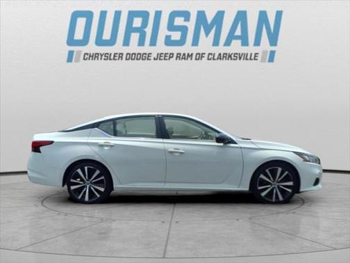 2022 Nissan Altima SR FWD