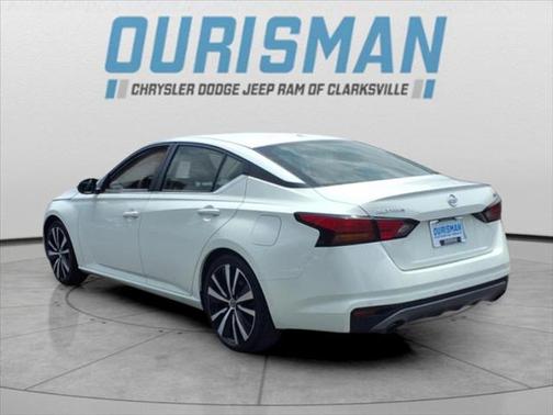 2022 Nissan Altima SR FWD