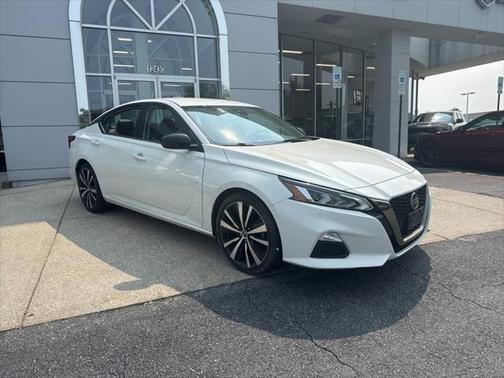 2022 Nissan Altima SR FWD
