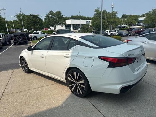2022 Nissan Altima SR FWD