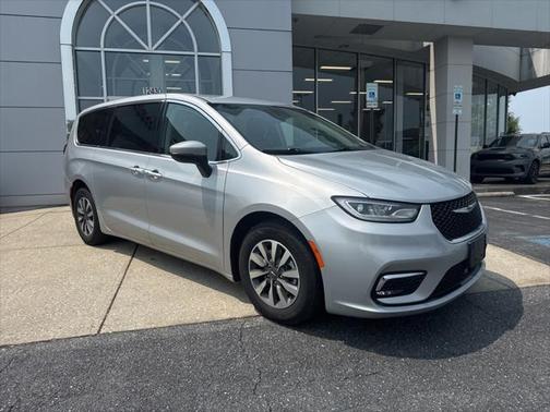 2023 Chrysler Pacifica Hybrid Touring L