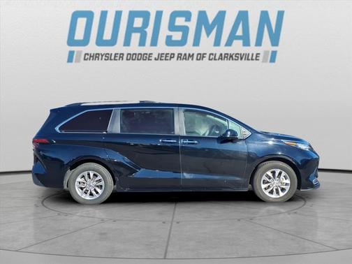 2023 Toyota Sienna XLE