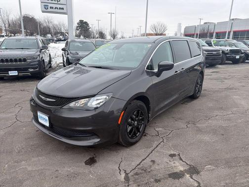 2023 Chrysler Voyager LX