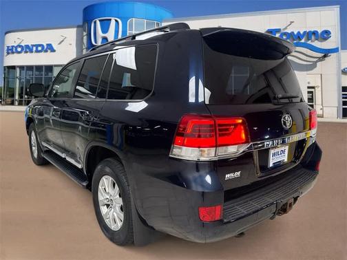 2016 Toyota Land Cruiser Base