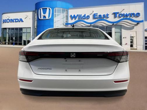 Platinum White Pearl 2026 Honda Accord SE