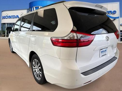 2020 Toyota Sienna XLE Premium