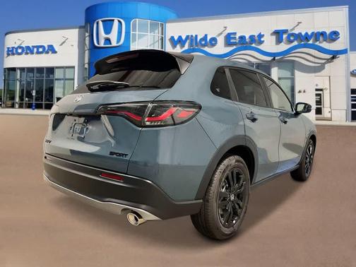 Nordic Forest Pearl 2027 Honda HR-V Sport