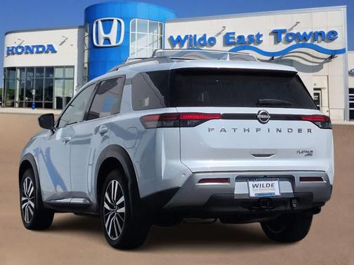 Everest White Pearl Tricoat 2025 Nissan Pathfinder Platinum 4WD