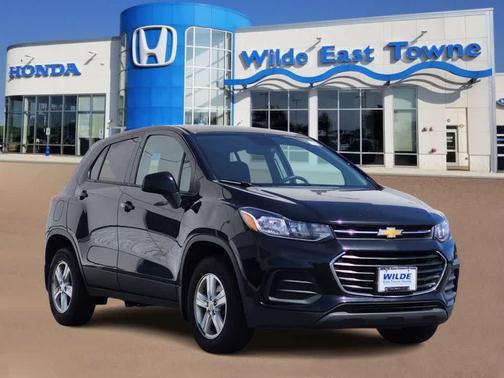 Mosaic Black Metallic 2019 Chevrolet Trax LS