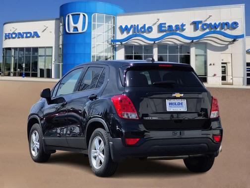 Mosaic Black Metallic 2019 Chevrolet Trax LS