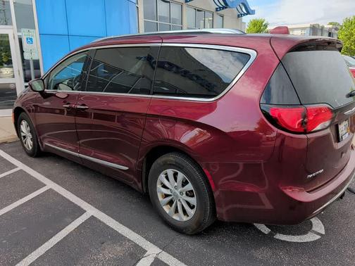 Velvet Red Pearlcoat 2019 Chrysler Pacifica Touring L