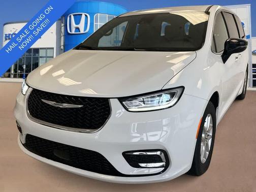 Bright White Clearcoat 2025 Chrysler Pacifica L