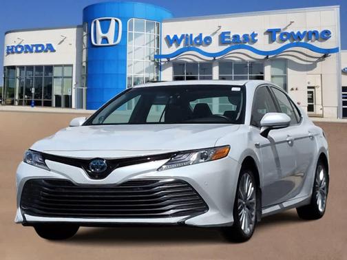 Wind Chill Pearl 2018 Toyota Camry Hybrid XLE