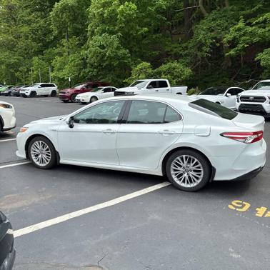 Wind Chill Pearl 2018 Toyota Camry Hybrid XLE