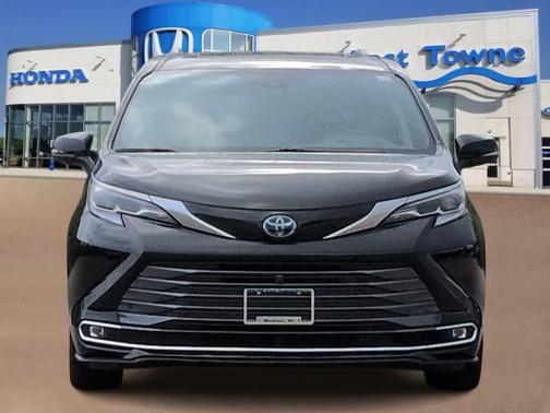 Midnight Black Metallic 2023 Toyota Sienna Platinum