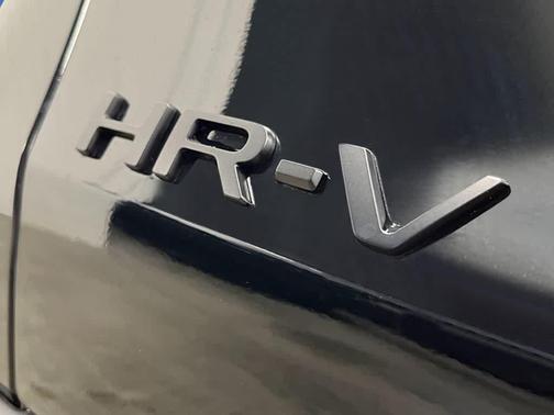 Crystal Black Pearl 2027 Honda HR-V Sport