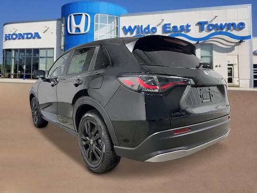 Crystal Black Pearl 2027 Honda HR-V Sport
