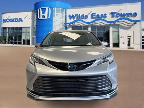 2022 Toyota Sienna Limited 7-Passenger