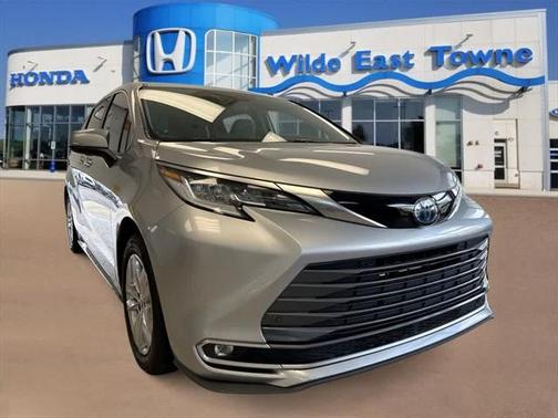 2022 Toyota Sienna Limited 7-Passenger