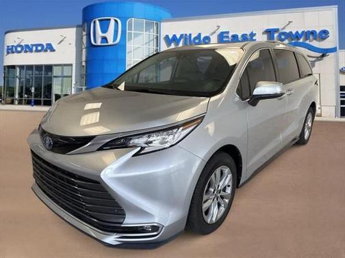 2022 Toyota Sienna Limited 7-Passenger