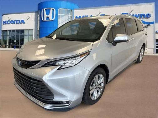 2022 Toyota Sienna Limited 7-Passenger