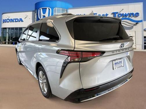 2022 Toyota Sienna Limited 7-Passenger