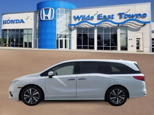 White Diamond Pearl 2019 Honda Odyssey Elite