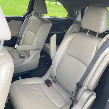 White Diamond Pearl 2019 Honda Odyssey Elite