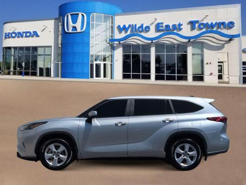 Celestial Silver Metallic 2023 Toyota Highlander LE