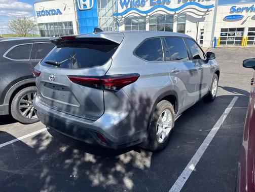 Celestial Silver Metallic 2023 Toyota Highlander LE