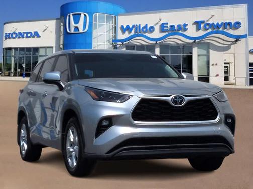 Celestial Silver Metallic 2023 Toyota Highlander LE